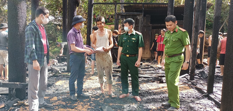 Cháy nhà dân tại Bản Xằng Trên xã Mỹ Lý, huyện Kỳ Sơn, tỉnh Nghệ An.