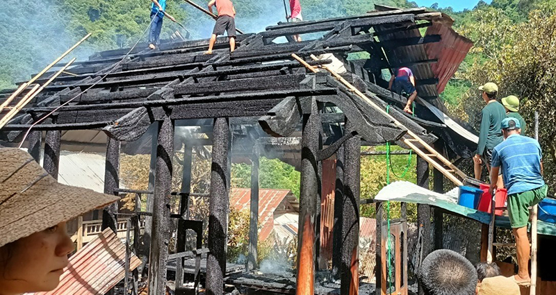 Cháy nhà dân tại Bản Xằng Trên xã Mỹ Lý, huyện Kỳ Sơn, tỉnh Nghệ An.