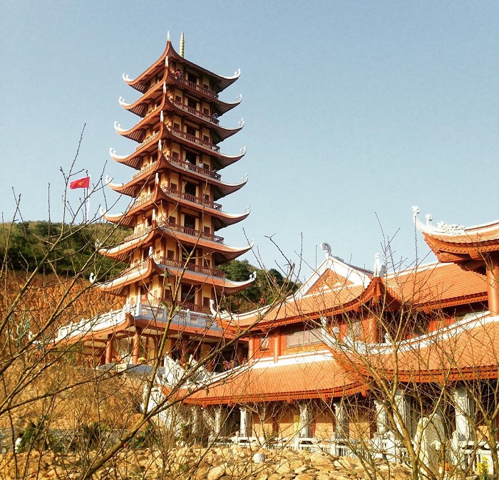 Toà tháp 19 tầng tại chùa đại Tuệ